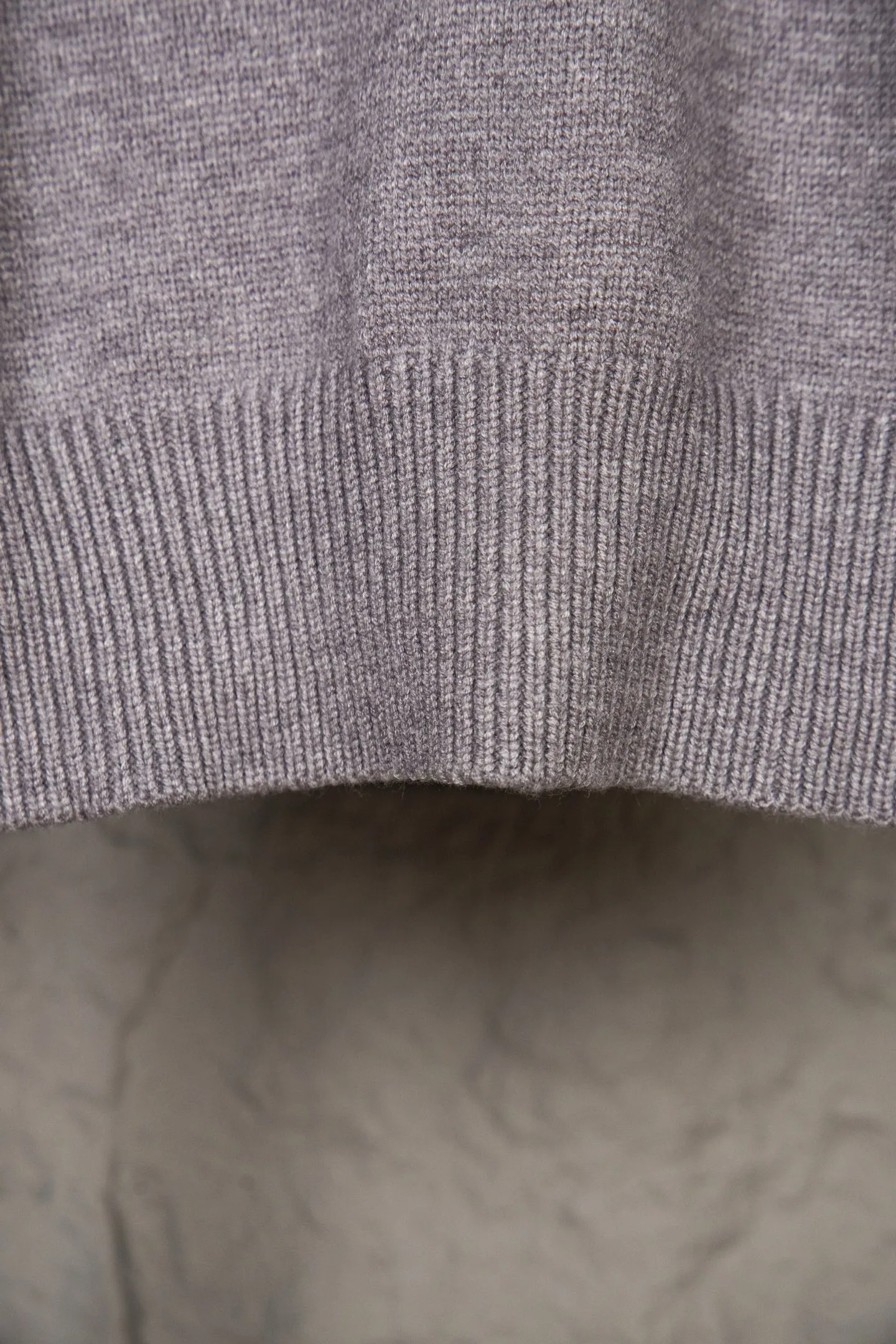 P240 2025 Ralph Lauren #ootddailywear #Autumn and winter sweater #Knitted sweater outfit #ralph lauren sweater #Can be worn by both men and women I finally waited until the Ralph men’s twist sweater half-button chest shirt was put on and it’s finally here! The hottest half-zip sweater! Limited editions every year, there won’t be many models in the store! Ralph Lauren men's half-button sweater has a really nice shape. It can be worn alone or as a coat. It can be worn outside or worn with a shirt~100% pure cotton. #Practical wear. Color, white, navy blue, khaki, gray, size S to Limited editions every year, there won’t be many models in the store! Ralph Lauren men's half-zip twist sweater [Fire R] has a really nice shape. It can be worn alone or as a jacket. It can be worn inside or outside, or it can be worn with a shirt inside ~ 100% pure cotton #Practical wear,, style number, 8023. Color, white, navy blue, khaki, gray, size S to XL